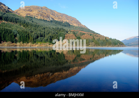 Winter-Reflexionen, Loch Eck, Argyle und Bute, Scotland Stockfoto