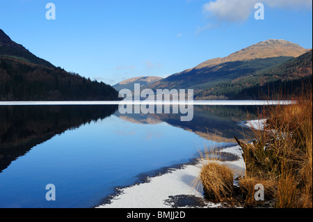 Winter-Reflexionen, Loch Eck, Argyle und Bute, Scotland Stockfoto