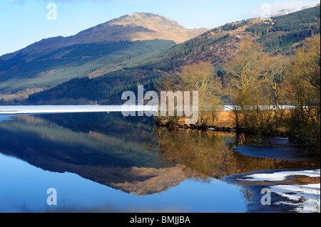 Winter-Reflexionen, Loch Eck, Argyle und Bute, Scotland Stockfoto