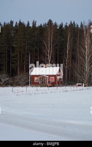 Ansicht des Hauses auf Schnee bedeckt Landschaft Stockfoto