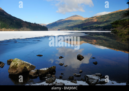 Winter-Reflexionen, Loch Eck, Argyle und Bute, Scotland Stockfoto