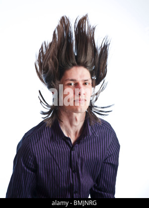 Ein junger Mann Headbangen Stockfoto