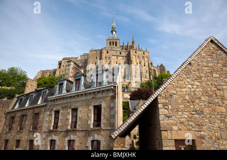 Weitwinkel-Blick auf die Abtei Mont St. Michel Stockfoto