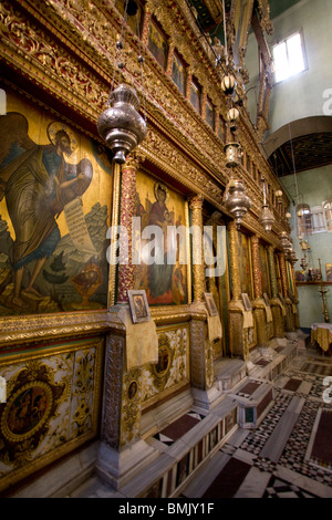 Die Ikonostase im Inneren der großen Basilika der Verklärung in das heilige Kloster des Heiligen. Stockfoto