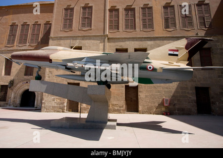 Kampfjet MIG-21 auf dem Display an das Militär-Museum in der Zitadelle von Kairo, Al Qahirah, Ägypten Stockfoto