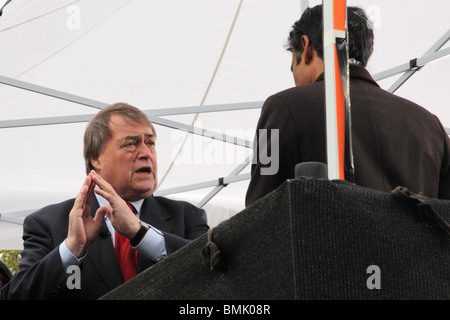 Labour MP John Prescott geben TV-Interview am College Green, Westminster, London, SW1. Stockfoto