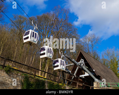 Alpenländischen Stil Seilbahnen im Themenpark Heights of Abraham in Matlock Bath in Derbyshire Peak District England Großbritannien Stockfoto