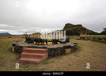 Zulu-Krieger-Denkmal, Isandlwana, Kwazulu-Natal, Südafrika. Stockfoto