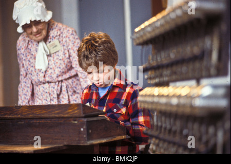 Landis Valley Farm Museum, Lancaster, PA.  historische Sammlung von frühen amerikanischen Artefakten Antiquitäten Landmaschinen Stockfoto