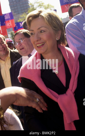 New York Senator Hillary Rodham Clinton begrüßt Fans, wie sie für NY Comptroller und Gubernatorial Anwärter Carl McCall Kampagnen Stockfoto