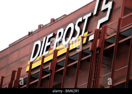 Die Post die Schweizerische post Office-Logo am Gebäude, Basel, Schweiz Stockfoto