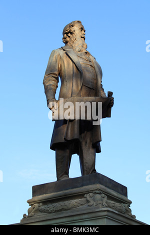 Eine Statue in Roberts Park von Sir Titus Salt (1803 – 1876), Gründer des Salts Mill in Saltaire, in Bradford, West Yorkshire Stockfoto