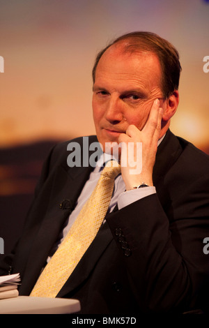 Simon Hughes, MP für Bermondsey und alte Southwark, beobachten die Ergebnisse aus den Parlamentswahlen 2010 Komm Stockfoto