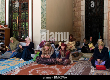 Bursa Emir Sultan Emirsultan Camii Moschee Türkei Anatolien Frauen beten Stockfoto