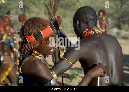 Äthiopien: Unteren Omo River Basin, in der Nähe von Dilabino und Turmi, Stier springen Zeremonie, Stockfoto