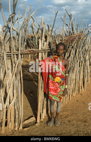 Äthiopien: Unteren Sie Omo River Basin, Dilabino, in der Nähe von Turmi, Hamar Familie Cluster, Stockfoto