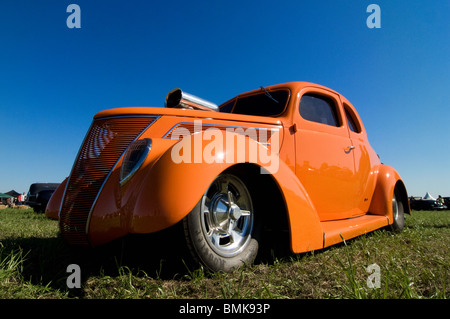 "Kustom Kulture 2010": Hot Rods, Kustoms, Kreuzer & Kunst auf dem Flugplatz in Bottrop-Kirchhellen, Deutschland. Stockfoto