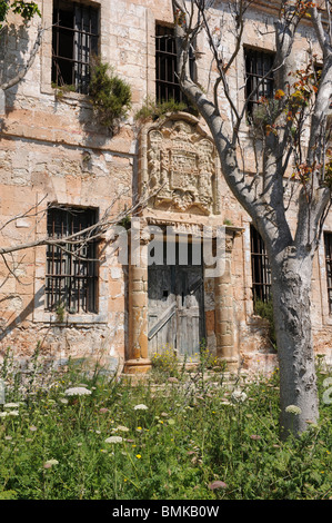 Verfallenen Armee Gebäude La Mola, Mahon (Mao) Menorca, Spanien Stockfoto