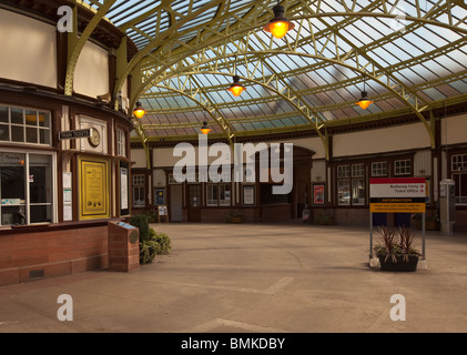 Abends Aufnahmen von Wemyss Bay Bahnhof Stockfoto