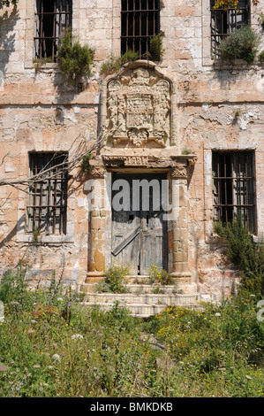 Verwahrlosten Armeehaus - ehemaliges Militärgefängnis - La Mola, Mahon (Mao) Menorca, Spanien Stockfoto