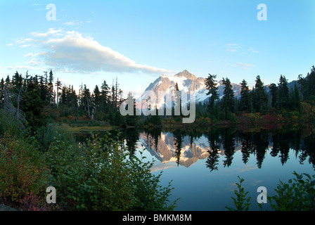 Malerische Aussicht auf Mt. Shuksan im US-Bundesstaat Washington Stockfoto