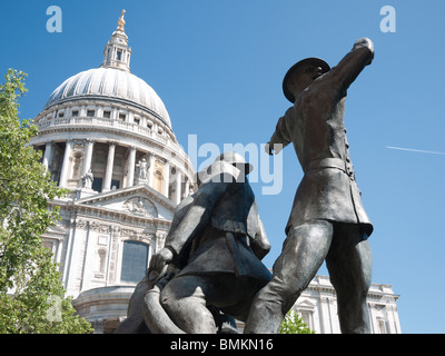 St Pauls Cathedral und National Feuerwehr Memorial Londoner Architekten Sir Christopher Wren Stockfoto
