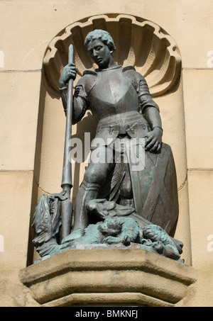 Bronzestatue des St George slaying der Drache, Kelso, Schottland Stockfoto