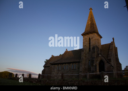 Str. Andrews Kirche Fewston in der Abenddämmerung Stockfoto