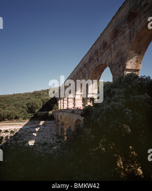 Pont du Gard Frankreich. 1. Jahrhundert römische Aquädukt, mit drei Reihen von Bögen. Stockfoto