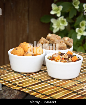 Vegane Snacks wie Vegan Barfi Fudge. Stockfoto