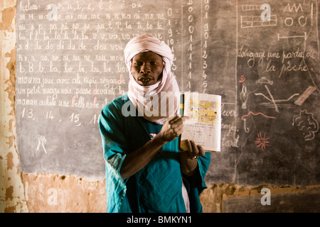 Mali. Tuareg-Lehrer an einer Grundschule Stockfoto