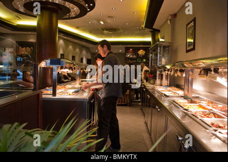 Chinesisches Restaurant, Selbstbedienung, Chinatown, London, UK Stockfoto
