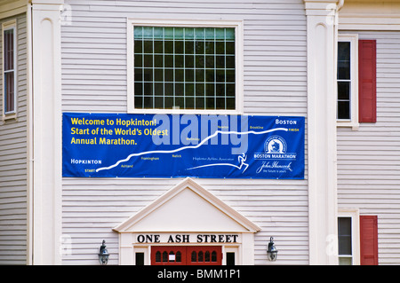 Kursbanner an der Startlinie des Boston-Marathon (weltweit älteste jährlich), Hopkinton, Massachusetts Stockfoto