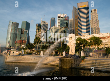 Merlion und Central Business District-Singapur Stockfoto