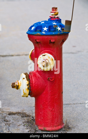 Patriotische Hydrant an Main Street, Hopkinton, Massachusetts Stockfoto