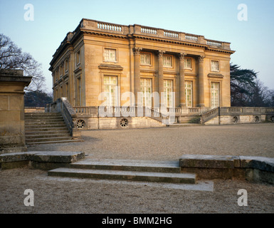 Petit Trianon Versailles, Frankreich. Von Ange-Jacques Gabriel für Ludwig XV., erbaut 1762. Die Westfassade Stockfoto