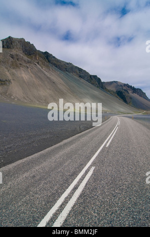 Landstraße in die Wildnis, Ostküste, Island Stockfoto