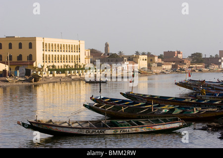 Senegal, Saint-Louis. Angelboote/Fischerboote auf dem Senegal-Fluss Stockfoto