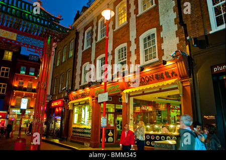 London, Großbritannien, Chinatown, Straßenszenen, Chinesische Restaurants, Nacht, Ladenfronten, Stadtfarbe Stockfoto