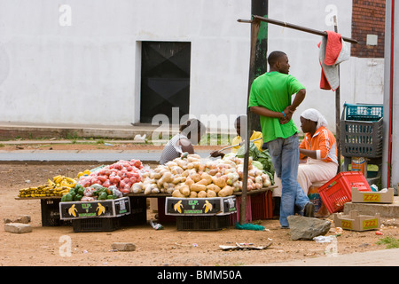 Südafrika, Johannesburg. Gemüsehändler in Soweto Stockfoto