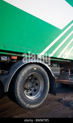 Sämaschine Drehgestell an LKW Doppel Hinterachse angehoben Stockfoto