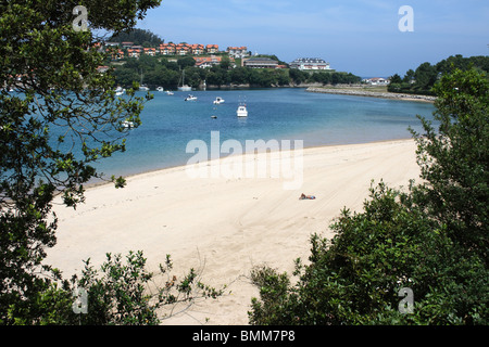 Blick über Playa el Tostadero, San Vicente De La Barquera, Parc Natural De La Oyambre, Rio San Vicente-Mündung, Kantabrien Stockfoto