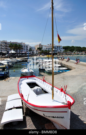 Hölzerne Angelboot/Fischerboot im Hafen, Es Cana, Ibiza, Balearen, Spanien Stockfoto