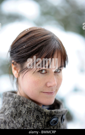 dunkelhaarige Frau Porträt Stockfoto