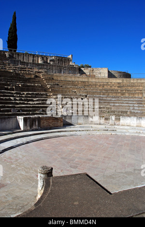 Bühne und eine Sitzecke im römischen Theater, Santiponce, Italica, Sevilla, Provinz Sevilla, Andalusien, Südspanien, Westeuropa. Stockfoto