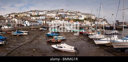 Großbritannien, England, Devon, Brixham Hafen bei Ebbe, Panorama Stockfoto