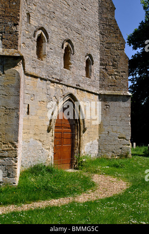 Westfassade des St. Guthlac Kirche, Passenham, Northamptonshire, England, Vereinigtes Königreich Stockfoto