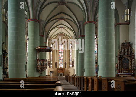 Innenansicht der Kirche St. Johannes Baptist in Attendorn, Naturpark Ebbegebirge, Sauerland, Nordrhein-Westfalen Stockfoto