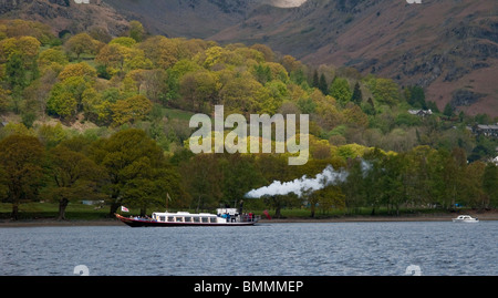 Dampf-Gondelbahn auf Coniston Wasser, England Stockfoto