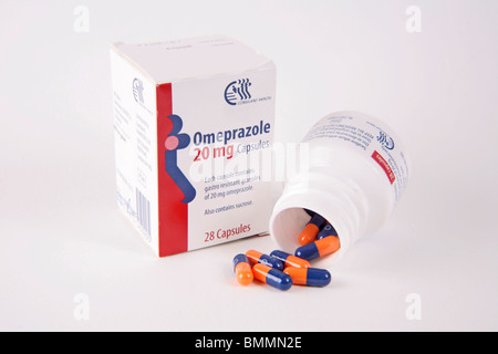 Omeprazol Tabletten Proton Pumpen-Hemmer für die Behandlung von Magengeschwüren Dyspepsie und gastroösophagealen Reflux-Krankheit Stockfoto